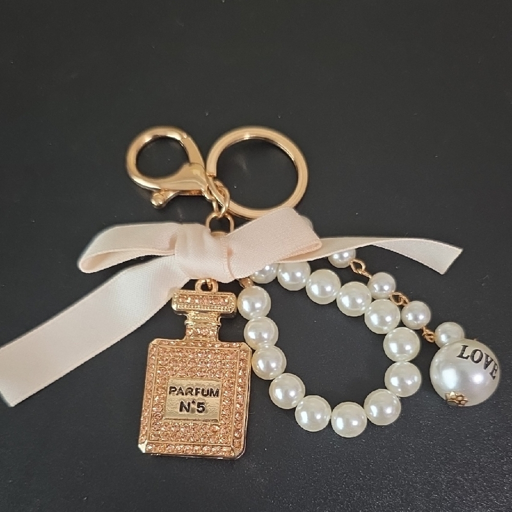 Elegant Gold and Pearl Keychain
